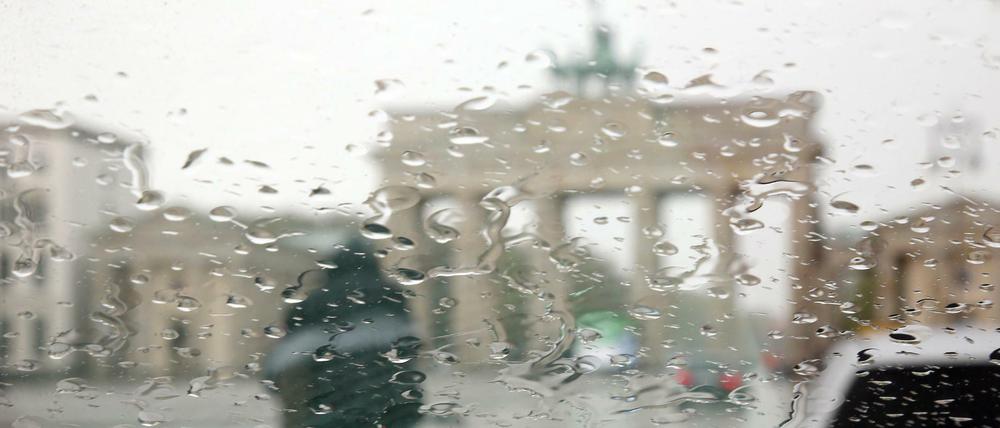 Regenschauer und sinkende Temperaturen werden für Dienstag und Mittwoch in Berlin und Brandenburg vorhergesagt.