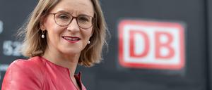 Mit neuen Transportgütern und mehr Angeboten für Kunden will die Güterverkehrs-Chefin der Deutschen Bahn, Sigrid Nikutta, die Sparte aus der Krise führen.