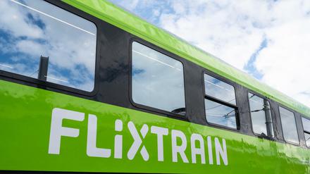 Ein Großraumwagen des Unternehmens Flixtrain.