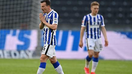 Beten für den Klassenerhalt? So schlimm ist es für Hertha BSC und Vladimir Darida noch nicht. Aber die Situation bleibt prekär, nachdem die Berliner im Spiel gegen Bielefeld den möglichen Befreiungsschlag verpasst haben.