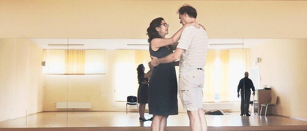 Intime Zweisamkeit. Katrin Schlösser und Lukas Lessing beim Tanz.