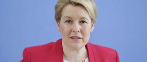 Ihren Doktortitel führt Familienministerin Franziska Giffey (hier diese Woche vor der Bundespressekonferenz) selbst nicht mehr.