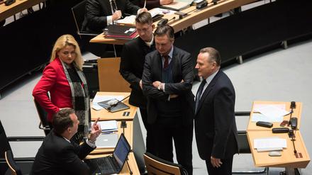 Georg Pazderski (r.) will wieder Spitzenkandidat werden. Auch Kristin Brinker (l.) wird Interesse nachgesagt.