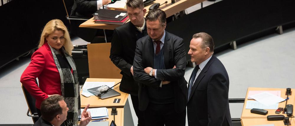 Georg Pazderski (r.) will wieder Spitzenkandidat werden. Auch Kristin Brinker (l.) wird Interesse nachgesagt.