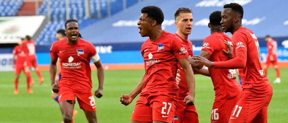 Der Siegtorschütze: Jessic Ngankam (vorn) jubelt über das 2:1.