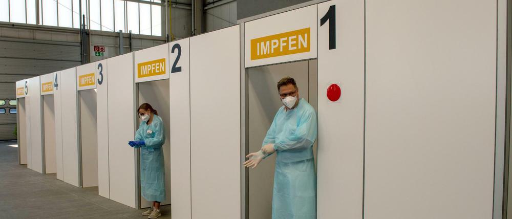 Viele Menschen kommen ins Impfzentrum, obwohl sie wissen, dass sie noch nicht berechtigt sind.