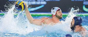 Comeback geplant. Spandaus Kapitän Marko Stamm (mit Ball) will vor der ersten Halbfinalpartie am Freitag gegen den OSC Potsdam testen, ob er wieder spielen kann. 