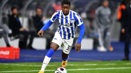 Aus dem Fernsehsessel in die Heldenrolle? Daishawn Redan hat unter Trainer Pal Dardai noch keine Minute gespielt. Gegen den 1. FC Köln winkt ihm, bedingt durch Herthas Personalnot, sogar ein Startelfeinsatz.