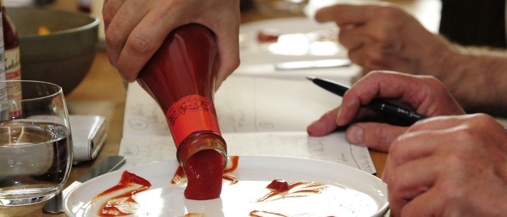 Bald kämen so viel Impfstoffe, sagte Gesundheitsminister Jens Spahn, wie Ketchup aus einer gut geschüttelten Flasche.