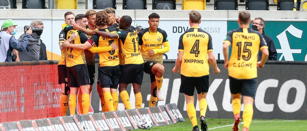Mit einem 4:0 Heimsieg gegen Türkgücü München sichern sich die Sachsen den direkten Wiederaufstieg.
