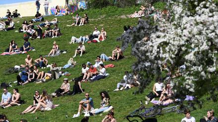 People enjoy the sunny weather, as the spread of the coronavirus disease (COVID-19) continues, at the Mauerpark, in Berlin, Germany, May 9, 2021. 