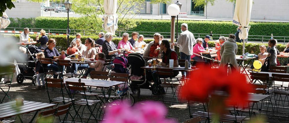 Restaurant und Biergarten "Zollpackhof" am Bundeskanzleramt im Sommer 2020.