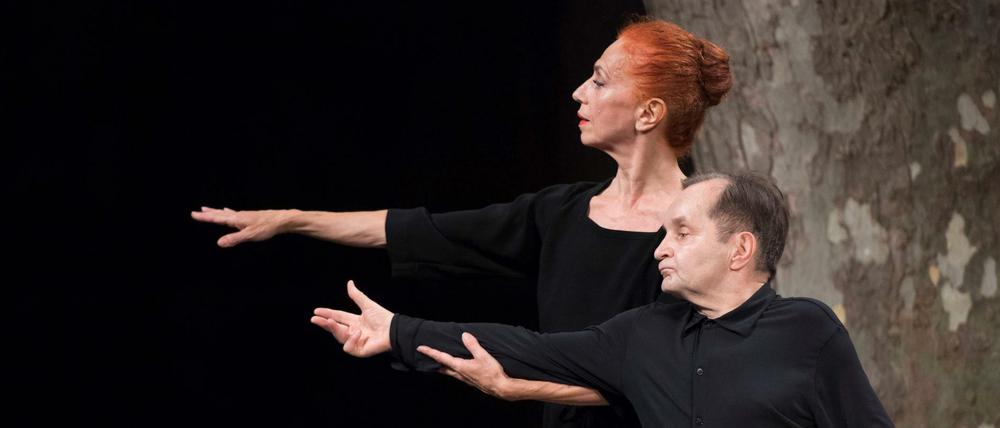 Raimund Hoghe (r), hier mit der italienischen Tänzerin Ornella Balestra in einem von ihm choreografierten Stück beim Festival in Avignon, 2018.