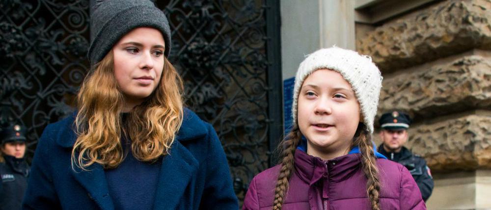 Luisa Neubauer (l) und Greta Thunberg in Hamburg.