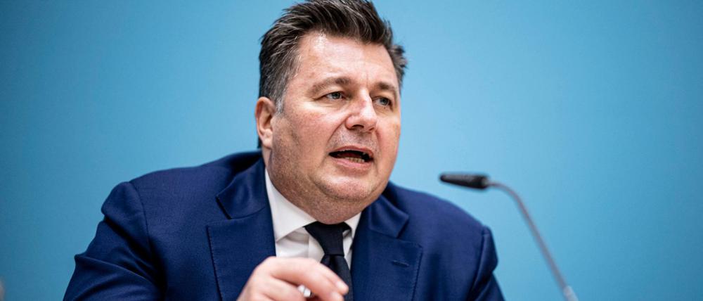 Mit Härte gegen Israelfeinde. Innensenator Andreas Geisel und der Runde Tisch gegen Antisemitismus fordern ein Verbot der Terrororganisation PFLP
