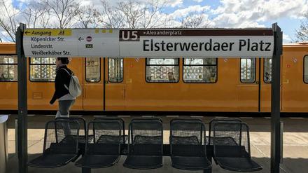 Der Bahnhof Elsterwerdaer Platz - in der Nähe liegt die Wiese für den AfD-Parteitag.