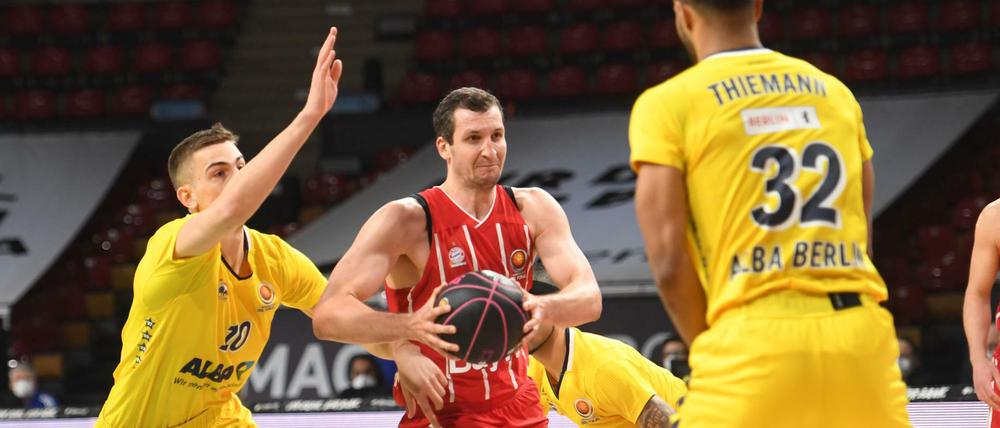 Nationalspieler Paul Zipser (am Ball) erwischte gegen Alba einen Sahnetag.