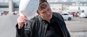 Elon Musk bei seinem Arbeitsbesuch in Grünheide. 