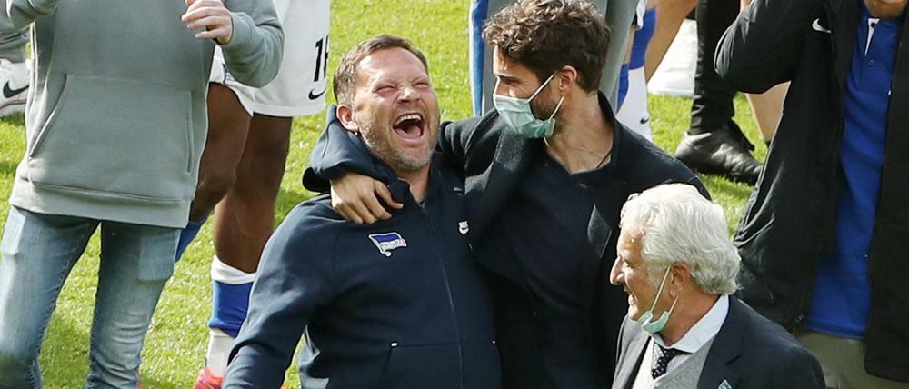 Die Befreiung. Auch von Trainer Pal Dardai (links) ist nach dem Klassenerhalt mit Hertha BSC eine Menge abgefallen.