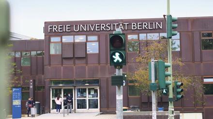 Grünes Licht? Das gilt nicht für alle: „Eine Praxis des ‚Angebots' unbefristeter Professuren gibt es nicht“ für Professor:innen auf Zeit, erklärt die FU. 