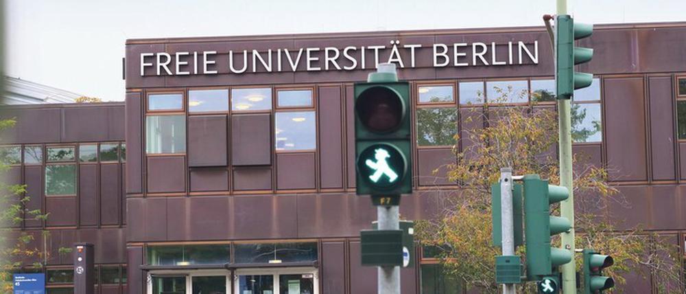 Grünes Licht? Das gilt nicht für alle: „Eine Praxis des ‚Angebots' unbefristeter Professuren gibt es nicht“ für Professor:innen auf Zeit, erklärt die FU. 