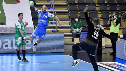 Berlins Dejan Milosavljev brachte besonders den Nationalspieler und besten Torschützen der Liga Marcel Schiller zur Verzweiflung. 