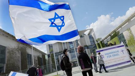 Mahnwache für Israel vor dem Kanzleramt. 