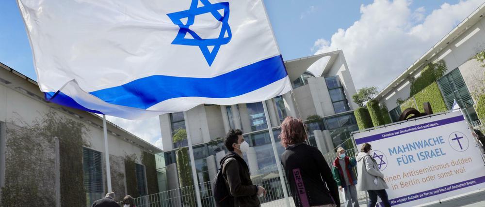 Mahnwache für Israel vor dem Kanzleramt. 