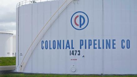 Tanks von Colonial Pipeline stehen in Woodbridge in New Jersey. 