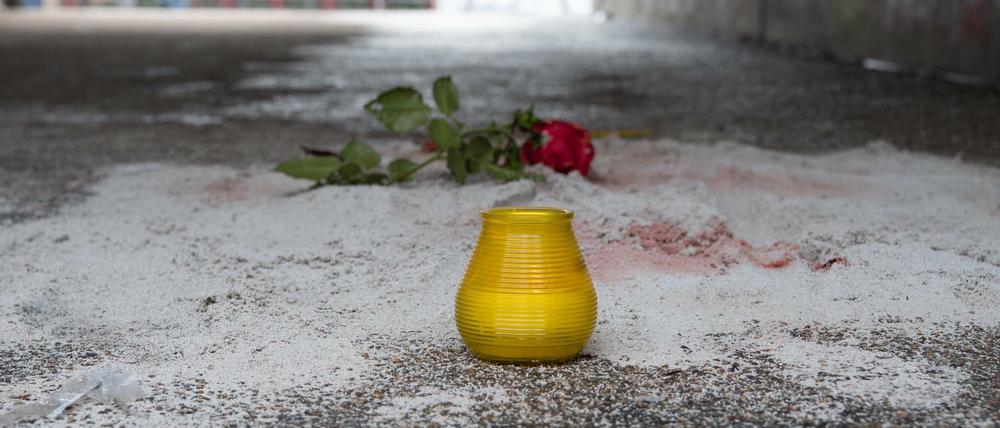 Anfang November 2020 wurde in der Unterführung im Monbijoupark eine Rose und einer Kerze zum Gedenken an Mohammed abgelegt.