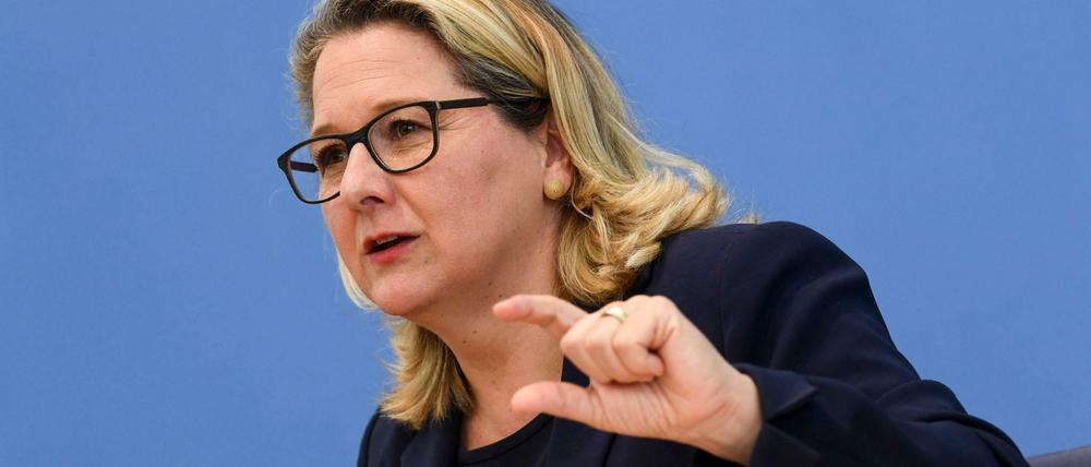 Svenja Schulze hält ein Verbot von Kurzstreckenflügen für falsch.