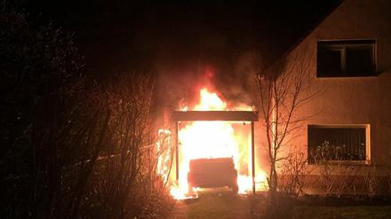 Einer der aufsehenerregendsten Brandanschläge der aktuellen Anschlagsserie war der Anschlag auf das Auto des Linken-Politikers Ferat Kocak Anfang 2018. 
