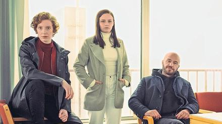 Noch auf Distanz. Das neue Team im Bremer „Tatort“ mit Linda Selb (Luise Wolfram, l.), Liv Moormann (Jasna Fritzi Bauer) und Mads Andersen (Dar Salim).