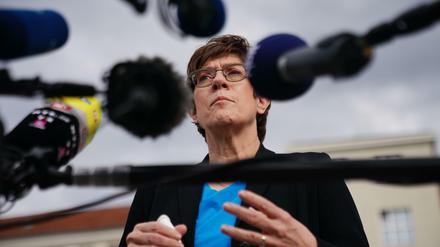 Annegret Kramp-Karrenbauer (CDU), Bundesministerin der Verteidigung, spricht bei einem Pressestatement zum Abzug der Bundeswehr aus Afghanistan. 