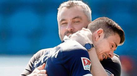 Trainer Thomas Reis und Kapitän Anthony Losilla können den VfL Bochum erstmals seit 2010 wieder in die Fußball-Bundesliga führen.