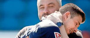 Trainer Thomas Reis und Kapitän Anthony Losilla können den VfL Bochum erstmals seit 2010 wieder in die Fußball-Bundesliga führen.