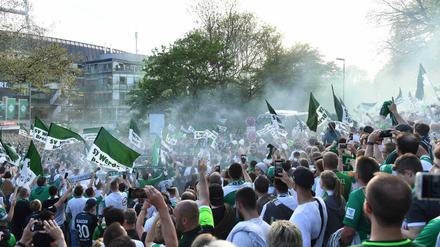 Man nennt es Tradition. Aber ob die dem SV Werder Bremen oder dem 1. FC Köln im Abstiegskampf helfen wird, das ist wieder eine ganz andere Frage.