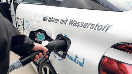 Pkw mit Wasserstoff bleiben noch lange die Ausnahme, glaubt der Energietechnologie-Experte Markus Hölzle. Die Dekarbonisierung des Individualverkehrs verläuft seiner Einschätzung nach elektrisch – nach China ist Deutschland der größe E-Auto-Markt der Welt. 