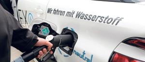 Pkw mit Wasserstoff bleiben noch lange die Ausnahme, glaubt der Energietechnologie-Experte Markus Hölzle. Die Dekarbonisierung des Individualverkehrs verläuft seiner Einschätzung nach elektrisch – nach China ist Deutschland der größe E-Auto-Markt der Welt. 