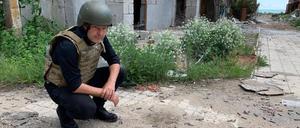 Robert Habeck, Bundesvorsitzender von Bündnis 90/Die Grünen, besucht die Front im Ukrainekrieg.