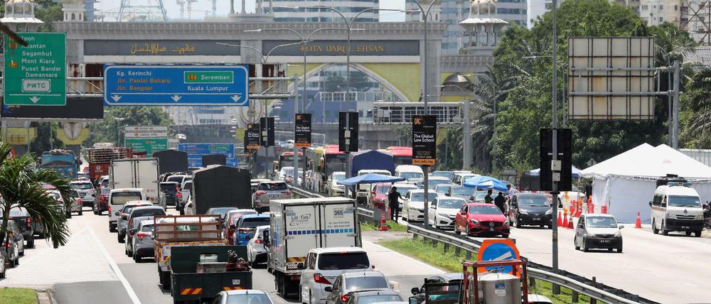 In Kula Lumpur hat es einen schweren Zusammenstoß zweier Stadtbahnen gegeben.
