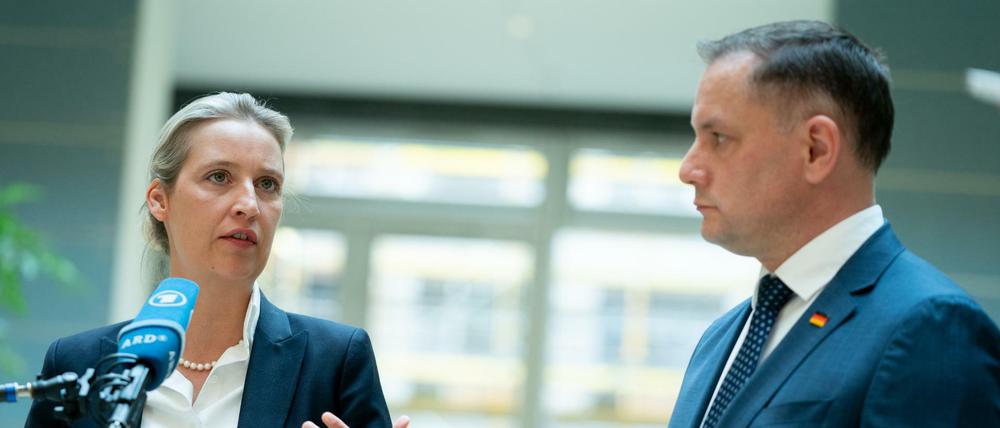 Alice Weidel, Fraktionsvorsitzende der AfD im Bundestag, und Parteichef Tino Chrupalla (am 5. Mai 2021 in Berlin)