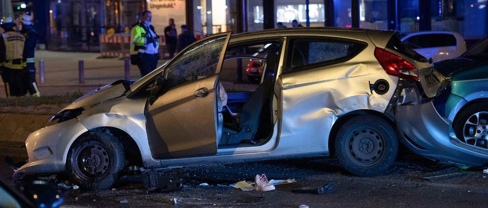 Die Fahrerin dieses Kleinwagens ist dauerhaft schwerstbehindert, nachdem ihr auf dem Ku'damm ein Raser in einem 500 PS starken BMW ins Auto gekracht war.