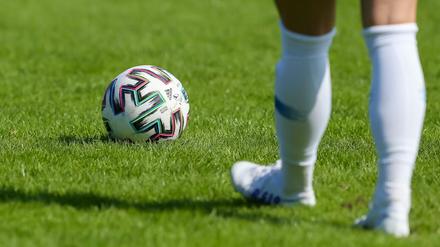 Anstoß. Ziel der Academy ist es, den Weg zu größerer Gerechtigkeit und Diversität innerhalb des Frauen- und Männerfußballs zu professionalisieren. 