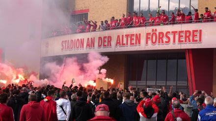 Feuerwerk der guten Laune. Da hätten Masken nur gestört.