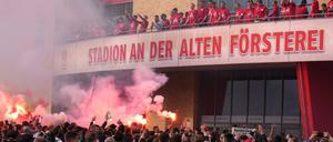 Feuerwerk der guten Laune. Da hätten Masken nur gestört.