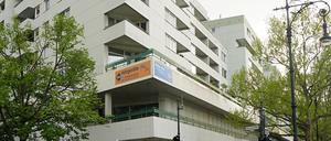 Leerstehendes Laden- und Bürogebäude am Kurfürstendamm in Berlin-Halensee.