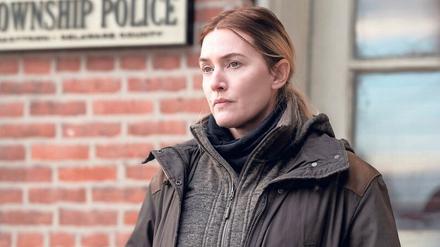Kleinstadtpolizistin statt Sportstar: Mare Sheehan (Kate Winslet) nimmt das Leben, wie es in dem Vorort von Easttown in Pennsylvania nun einmal ist. 