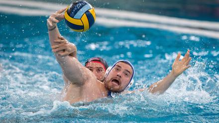 Schnell zum Titel. Hannover gewinnt die Deutsche Meisterschaft mit 3:0-Siegen, gut für Jorn Winkelhorst, schlecht für den Spandauer Remi Saudadier (hinten)