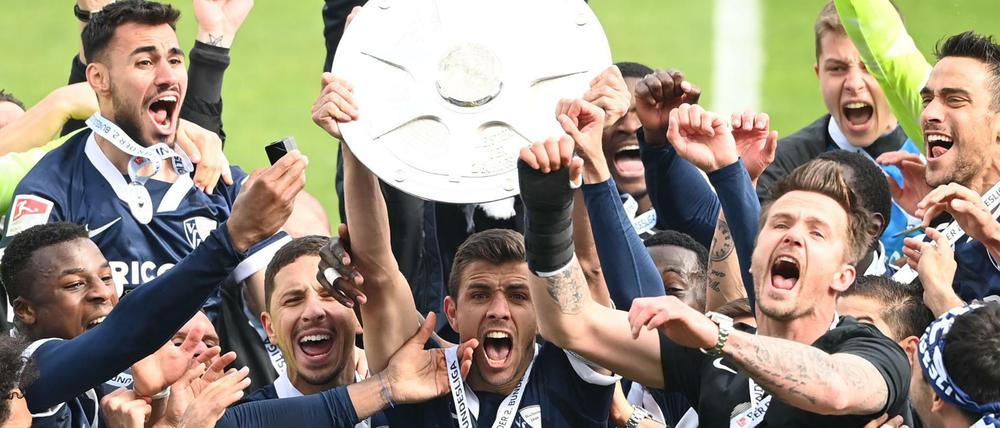 Hoch dat Dingen. Der VfL Bochum feiert.